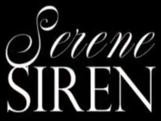 Serene's serenade eliitti blondi masturboimassa