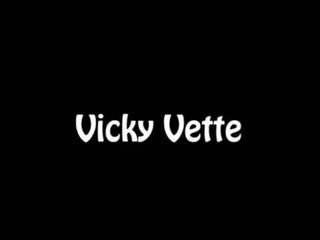 Besar titted webstar dari itu tahun vicky vette terjalin naik & menggoda!