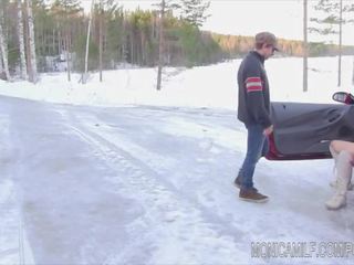 Car breakdown for lustful Monicamilf in the Norwegian winter