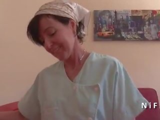 Frans mam verleidt stripling en geeft haar bips 10 min na rimmen
