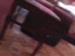 בן נתפס splendid צעד אנמא מאונן ב מרגל מצלמת תחת שולחן כאשר stealling