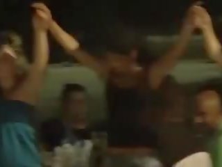 יווני dancing-boobs