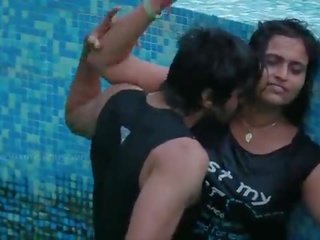 Sul indiana desi bhabhi fantástico romance em a nadar piscina - hindi quente curto movie-2016