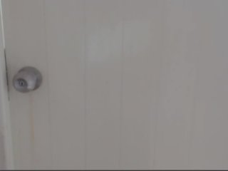 তরুণ বিশাল ব্রেস্টেড মা সেট উপর তার প্রথম নগ্ন সিনেমা