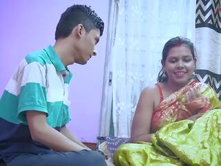 Indiane desi bhabhi e pacensuruar qij me i virgjër chap në shtëpi hindi audio