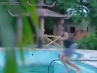 Indian matusa în piscina sutien și pentru chiloți sau pantalonași, gratis xxx clamă 57