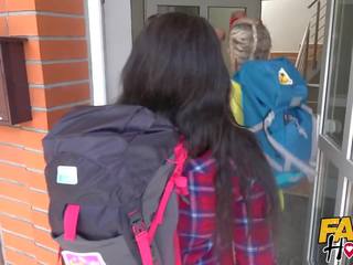 Підробка hostel два божевільна backpackers йти дика на в hostel - preview