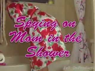 Madisin závětří v špionážní na maminka v the sprchový