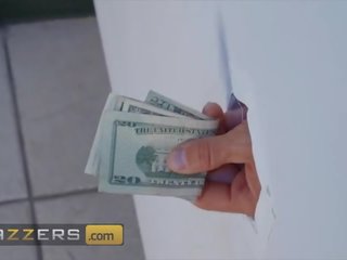 Brazzers - formosa mulatta padrona osa elegante pestate difficile in il toilette