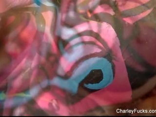 Cuerpo paint provocación con la adorable charley persecución xxx película clips