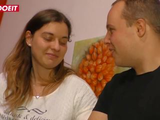 Letsdoeit - amateur français trentenaire obtient son énorme seins couvert en foutre