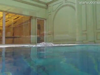Pornostar heidi furgone appassionato swims nudo in il piscina: adulti clip ea